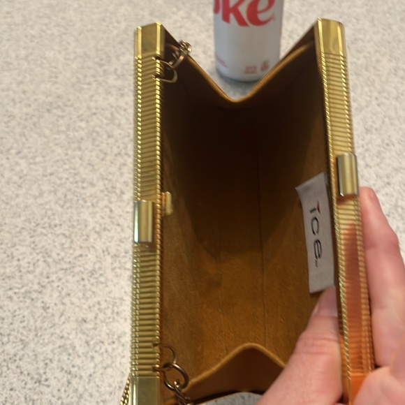 Vtg. Gold hard box purse with chain - Picture 8 of 12